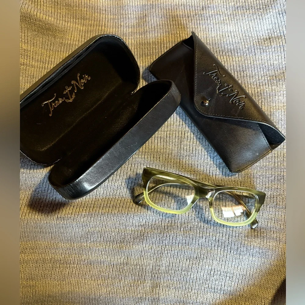 Tres Noir Clear Eyeglasses with 2 Cases - Picture 1 of 9